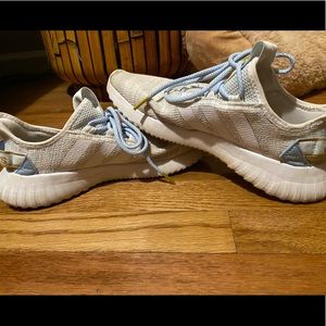 Good condition adidas tennis shoes. Very comfortable!